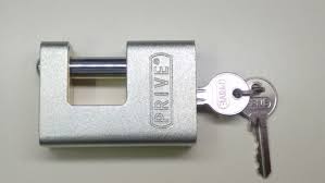 CANDADO PRIVE TRABA HORIZONTAL  ACERO 704